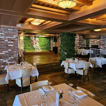 Absolutto Cuisine & Bar -  the interior of a restaurant - Italian Near Me - Bronx, New York