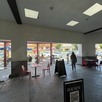 Slice House by Tony Gemignani - Outside seating - Pizza Near Me - Eastvale, California