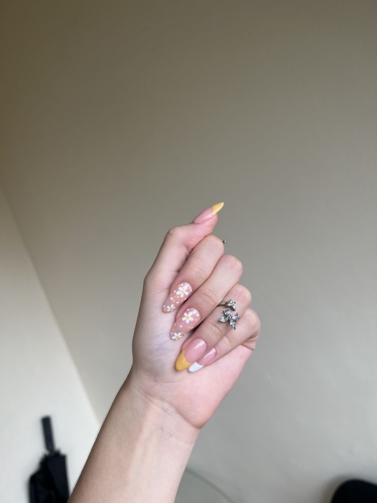 MIRAGE Deluxe Nails & Spa Image