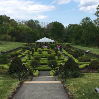 Deep Cut Gardens - Some mini hedges filled with rose bushes leading to wedding pergola. - Botanical Gardens Near Me - Middletown, New Jersey