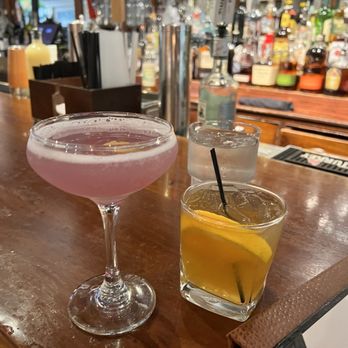 82 Queen - Cocktails at the bar - Southern Near Me - Charleston, South Carolina 82 Queen - Cocktails at the bar - Southern Near Me - Charleston, South Carolina
