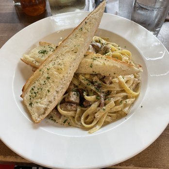 Panini's Italian Cucina - Chicken fettuccine Alfredo, it was so creamy and delicious. - Pizza Near Me - Edmonton, Alberta Panini's Italian Cucina - Chicken fettuccine Alfredo, it was so creamy and delicious. - Pizza Near Me - Edmonton, Alberta