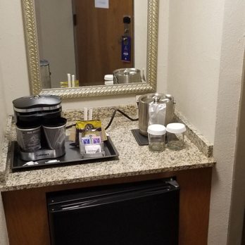 DoubleTree by Hilton Hotel Memphis - Mini bar area in room - Hotels Near Me - Memphis, Tennessee DoubleTree by Hilton Hotel Memphis - Mini bar area in room - Hotels Near Me - Memphis, Tennessee
