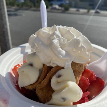Strawberry Shack - Cannolis and strawberries - Desserts Near Me - Carlsbad, California Strawberry Shack - Cannolis and strawberries - Desserts Near Me - Carlsbad, California