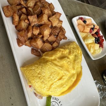 Feast and Fareway - Italian sausage omelet - American Near Me - Coronado, California Feast and Fareway - Italian sausage omelet - American Near Me - Coronado, California