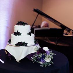 Mozart's Bakery and Event Space - Wedding cake