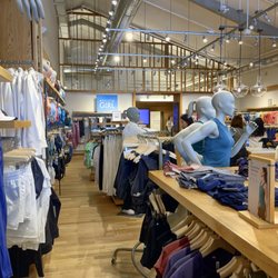 Athleta - Inside the store