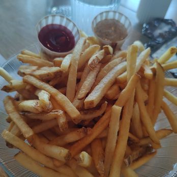Restaurant Yans Deli, Steakhouse & Grill - Fries - Delis Near Me - Montreal, Quebec Restaurant Yans Deli, Steakhouse & Grill - Fries - Delis Near Me - Montreal, Quebec
