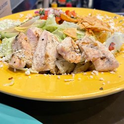Ojos Locos Sports Cantina - Guacamole chicken salad