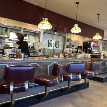 Lulu's Eating & Drinking Establishment - Clean and quiet - American Near Me - Redding, California