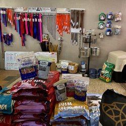 Dillards Feed House - Canine supplies