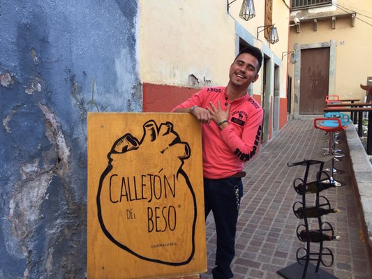 Callejón del Beso by null