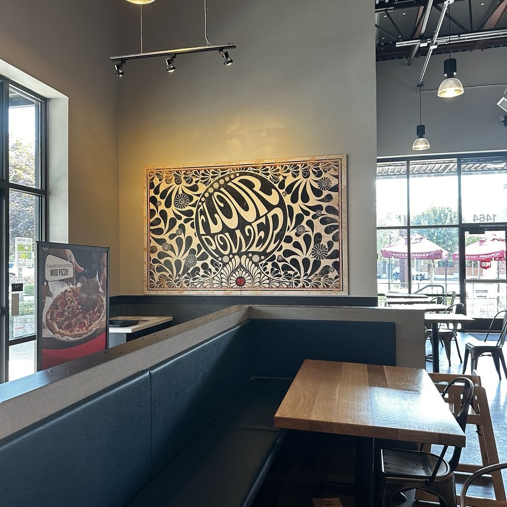MOD Pizza - Decor - Pizza Near Me - Issaquah, Washington