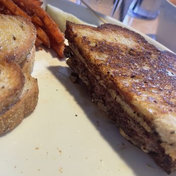 Studio Diner - Patty melt - American Near Me - San Diego, California Studio Diner - Patty melt - American Near Me - San Diego, California