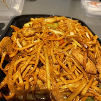 Hakka Bistro - Chow mein (chicken) - Chinese Near Me - Toronto, Ontario Hakka Bistro - Chow mein (chicken) - Chinese Near Me - Toronto, Ontario