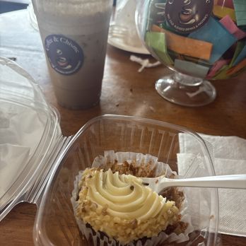 Coffee and Chisme - Carrot cupcake and Iced Cafe de Olla - Coffee & Tea Near Me - South Gate, California Coffee and Chisme - Carrot cupcake and Iced Cafe de Olla - Coffee & Tea Near Me - South Gate, California