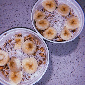 Blenders In The  Grass - The açaí bowls weren't filled to the top like they do at other locations and this was "extra" bananas on top. :( - Juice Bars & Smoothies Near Me - Ventura, California