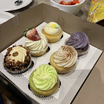 Jennivee’s Bakery - Desserts Near Me - Chicago, Illinois Jennivee’s Bakery - Desserts Near Me - Chicago, Illinois