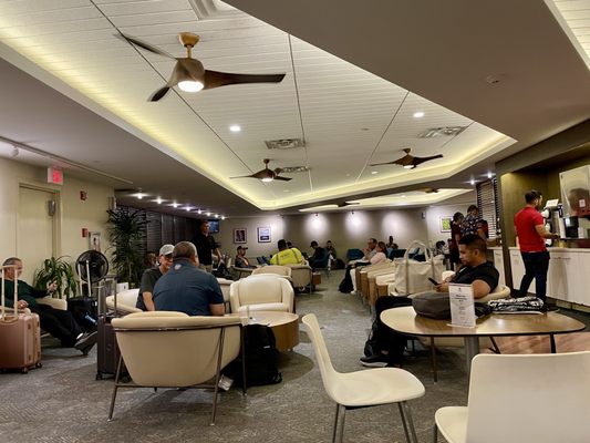 Hawaiian Airlines Premier Club by null