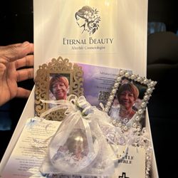 Eternal Beauty - Beautiful gift that Adriana provided to my mother.