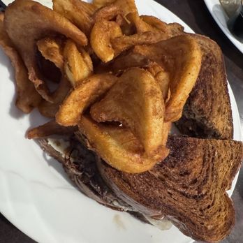 Black Rock Grill - Patty melt with sidewinder fries! - Barbeque Near Me - Lovelock, Nevada