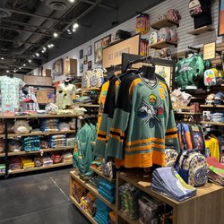 BoxLunch - Inside the store