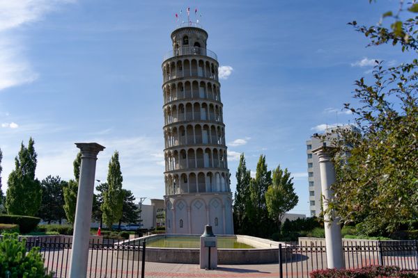 Leaning Tower of Niles by null