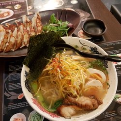 Takumi Nine - Scharfe Shio Ramen für 12,80€. Dazu: leckere Gyozas