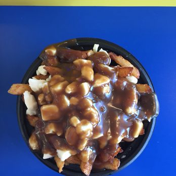La Pataterie Hulloise - Medium classic poutine - Burgers Near Me - Gatineau, Quebec