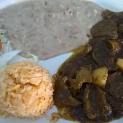 Nunca Me Verás Con Hambre - Carne en salsa pasilla con papas