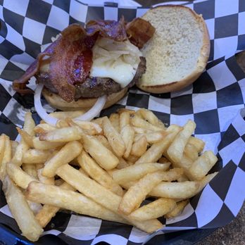 The Purcellville Pub - Pub burger - American Near Me - Purcellville, Virginia The Purcellville Pub - Pub burger - American Near Me - Purcellville, Virginia