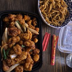 Peking House - S22. Black Pepper Chicken w/ 32.Plain Lo Mein