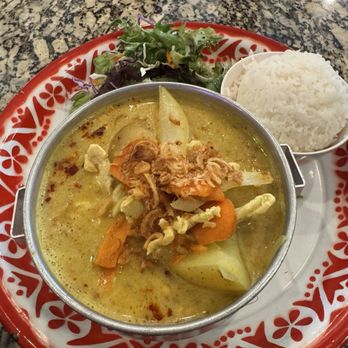 Viethai Cuisine - Spicy chicken yellow curry with rice - Thai Near Me - Santa Rosa, California