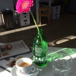 Tree's' - Frühlingsgruss beim Tree's. Fetter, samtig-würziger Espresso .... Schwarzwurzelsuppe, Quiche und Salat. Alles frisch und super-lecker!