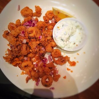 Earls Kitchen + Bar - Calamari was okay - Canadian (New) Near Me - Winnipeg, Manitoba