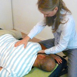 Simone Max Edle von Maxen - Die Feldenkrais-Methode hilft bei Rückenschmerzen