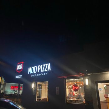 MOD Pizza - the outside of a restaurant at night - Fast Food Near Me - Great Falls, Montana
