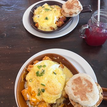 Le Peep - TWO Tater Tots Benedict Skillets - Breakfast & Brunch Near Me - Edison, New Jersey Le Peep - TWO Tater Tots Benedict Skillets - Breakfast & Brunch Near Me - Edison, New Jersey
