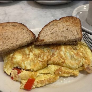 Blue Bee Cafe - 3 egg omelette with tomatoe, bacon and cheddar cheese - Cafes Near Me - Delhi, New York
