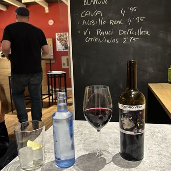 BRAVO WINE BAR - Another lovely Garnacha! - Wine Tasting Classes Near Me - Madrid, M