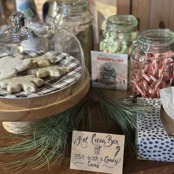 Evergreen & Twine - Complimentary cookies and hot chocolate - Home Decor Near Me - Ellijay, Georgia Evergreen & Twine - Complimentary cookies and hot chocolate - Home Decor Near Me - Ellijay, Georgia