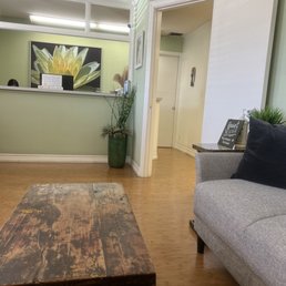 The waiting area . So peaceful, clean and smells amazing !