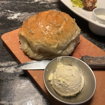 Giovanni's Pizzeria & Kitchen - Complimentary bread - Italian Near Me - Davenport, Florida Giovanni's Pizzeria & Kitchen - Complimentary bread - Italian Near Me - Davenport, Florida