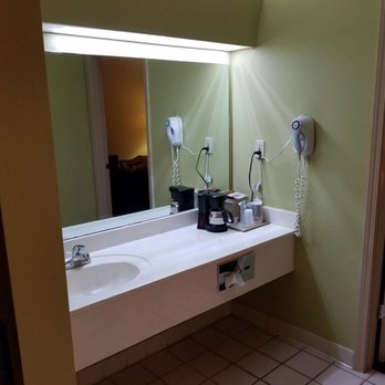 EconoLodge - Sink - Hotels Near Me - Canton, Mississippi