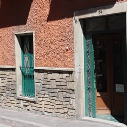 Cosas lindas - No hay letreros por fuera, pero cuando está abierto se puede ver el exhibidor de la entrada