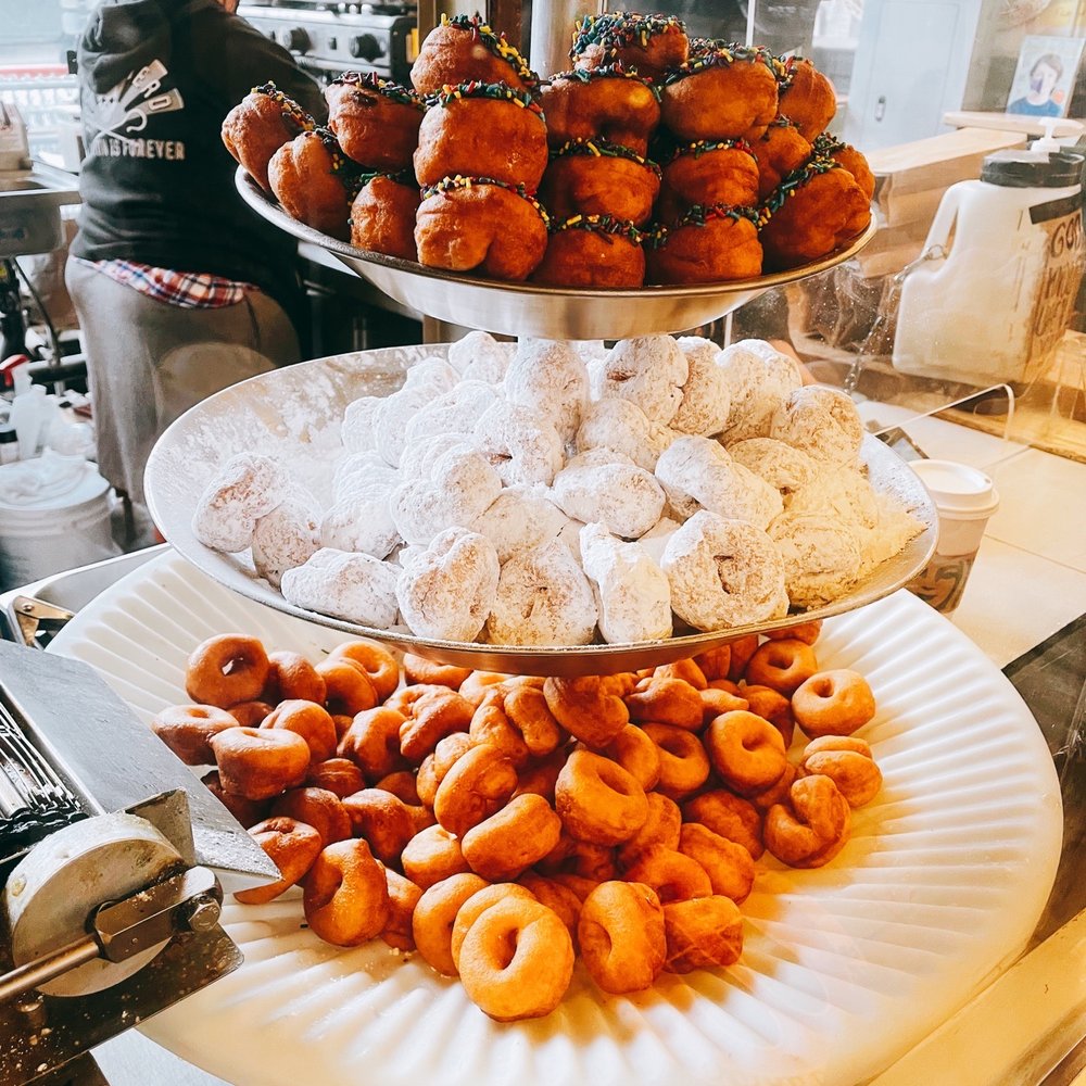 Daily Dozen Doughnut - Bakeries Near Me - Seattle, Washington Daily Dozen Doughnut - Bakeries Near Me - Seattle, Washington