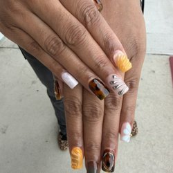 T Nails Lomita