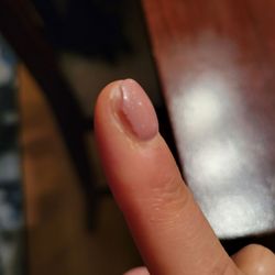 Aurora Nail Spa - Arlington - 3rd finger also chipped