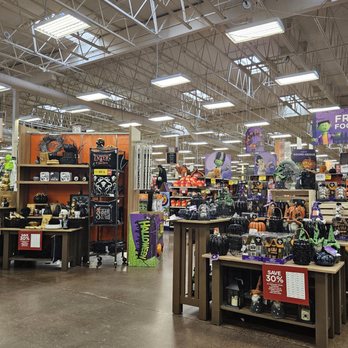 Fred Meyer - 10/10/2024 - Love all the Halloween and pumpkin action! - Grocery Near Me - Newberg, Oregon
