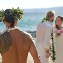 Ancient Hawaiian Weddings - A Hawaiian chanter and conch shell blower adds on to your special Hawaiian beach ceremony